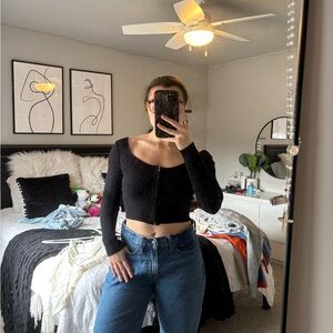 Black Ribbed Zip-Up Top!